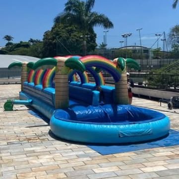 Radical Slide, escorregador inflável com piscina